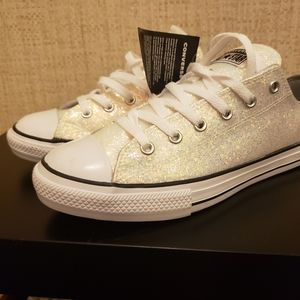 **FLASH SALE**Sparkly converse